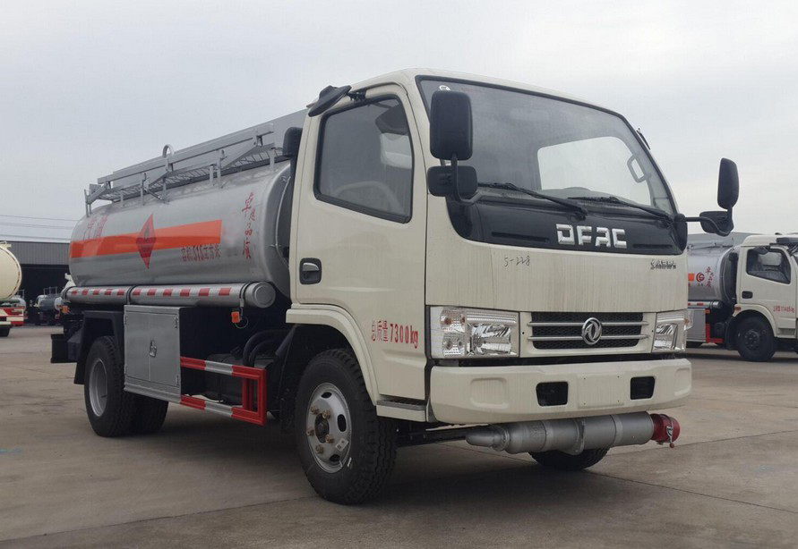  國(guó)五東風(fēng)5噸小型加油車