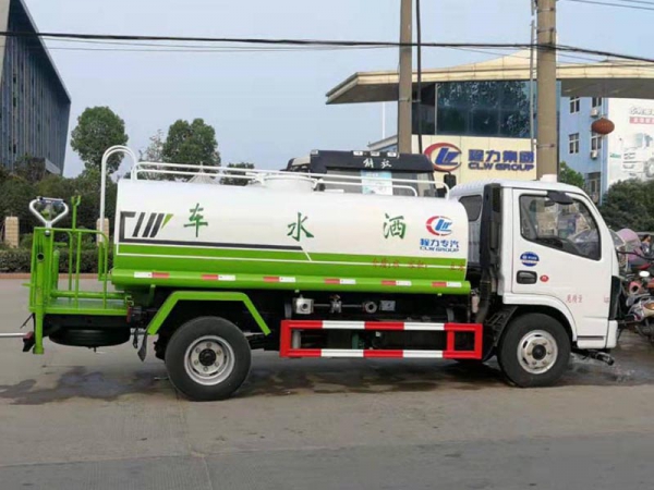 東風(fēng)多利卡5噸灑水車(chē)