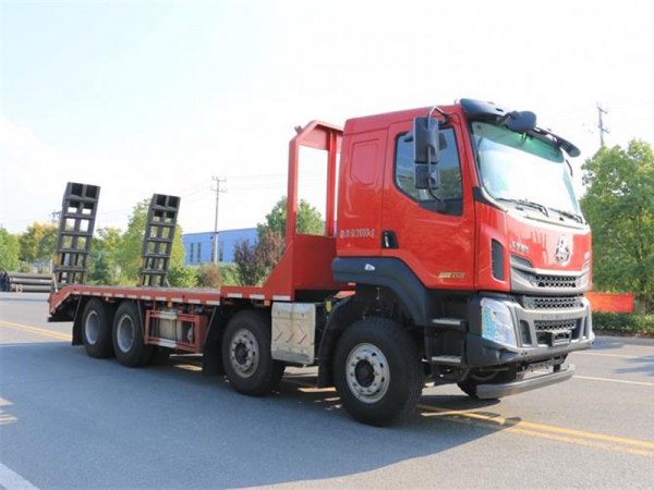 （國(guó)六）柳汽前四后八平板運(yùn)輸車