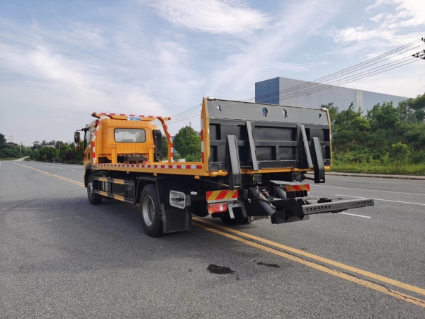 國六重汽豪沃重載型一拖二清障車