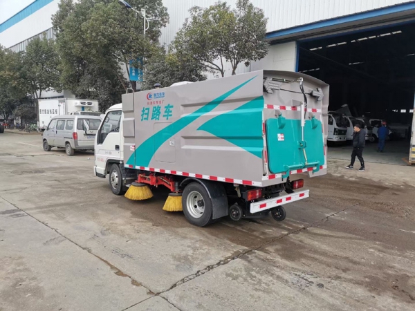 福田微型掃路車（0.8方水罐1.7方塵罐）