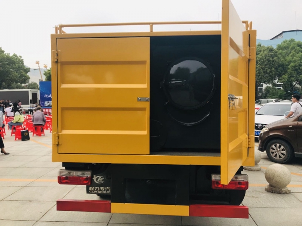 東風小多利卡6方污水處理車，凈化車